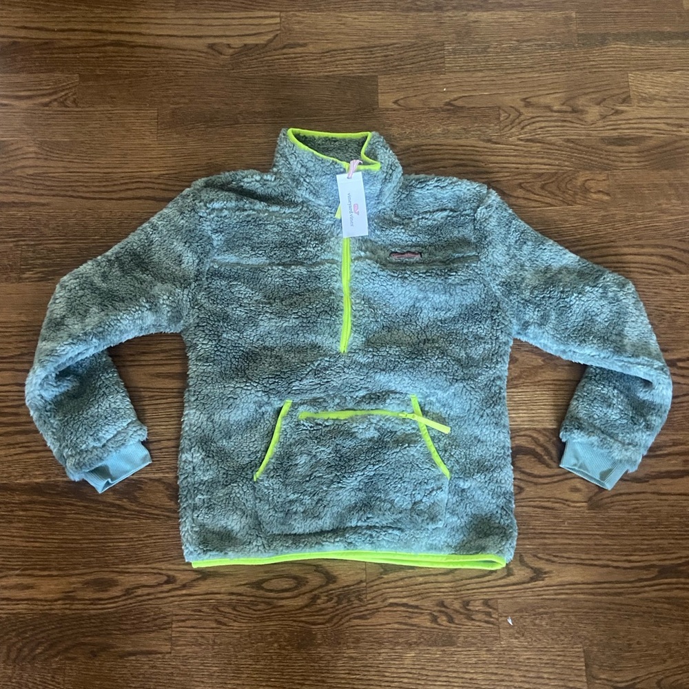 Vineyard vines Sherpa originally 168$ perfect for skiing to stay warm!!